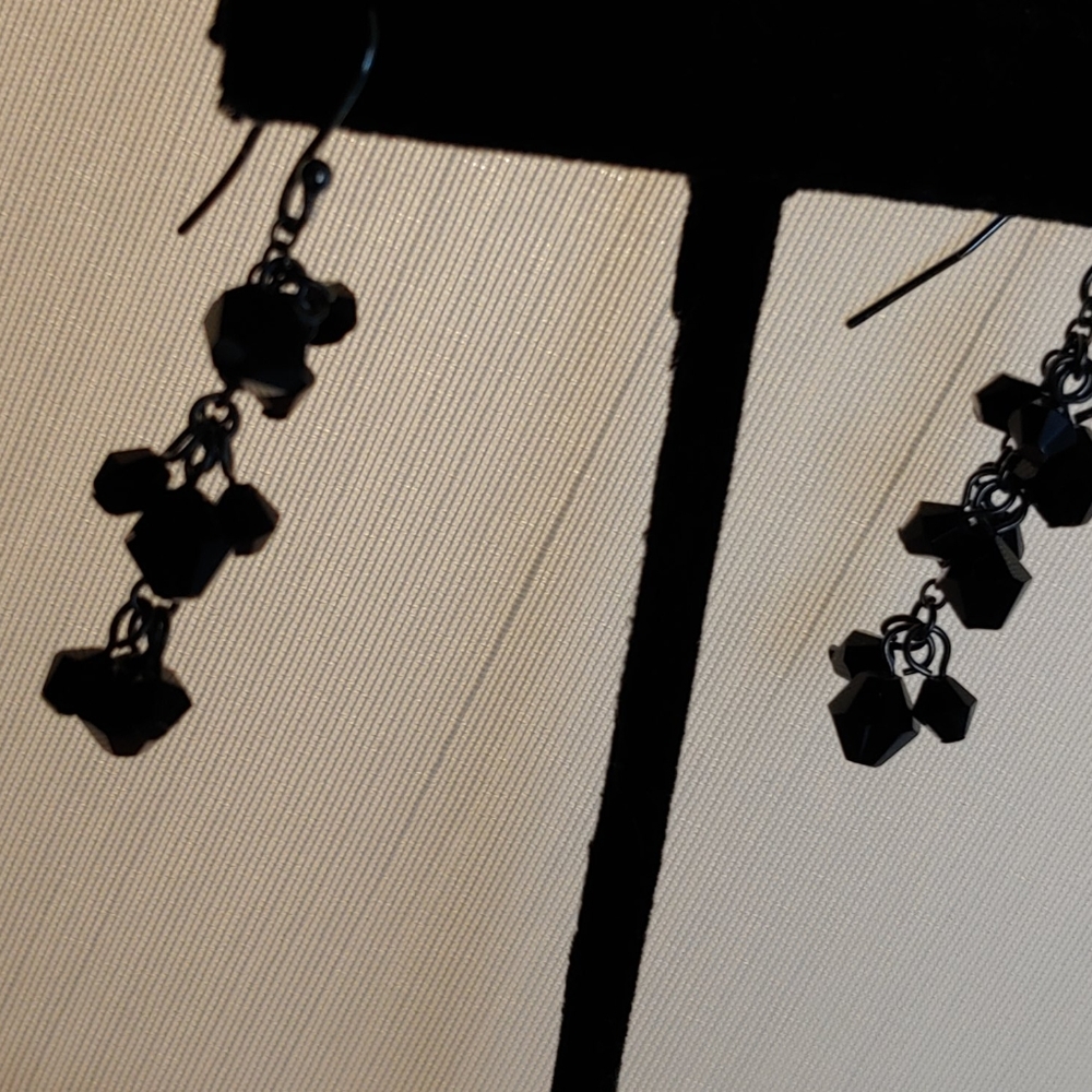 5/$20.🌟Black earrings - Picture 2 of 3